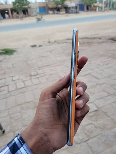 Honor X9b. 12gb ram 256gb memory.