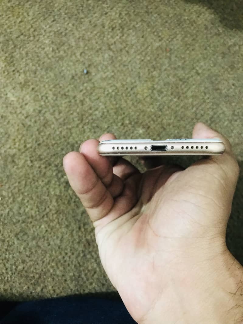 Apple iPhone 8 4