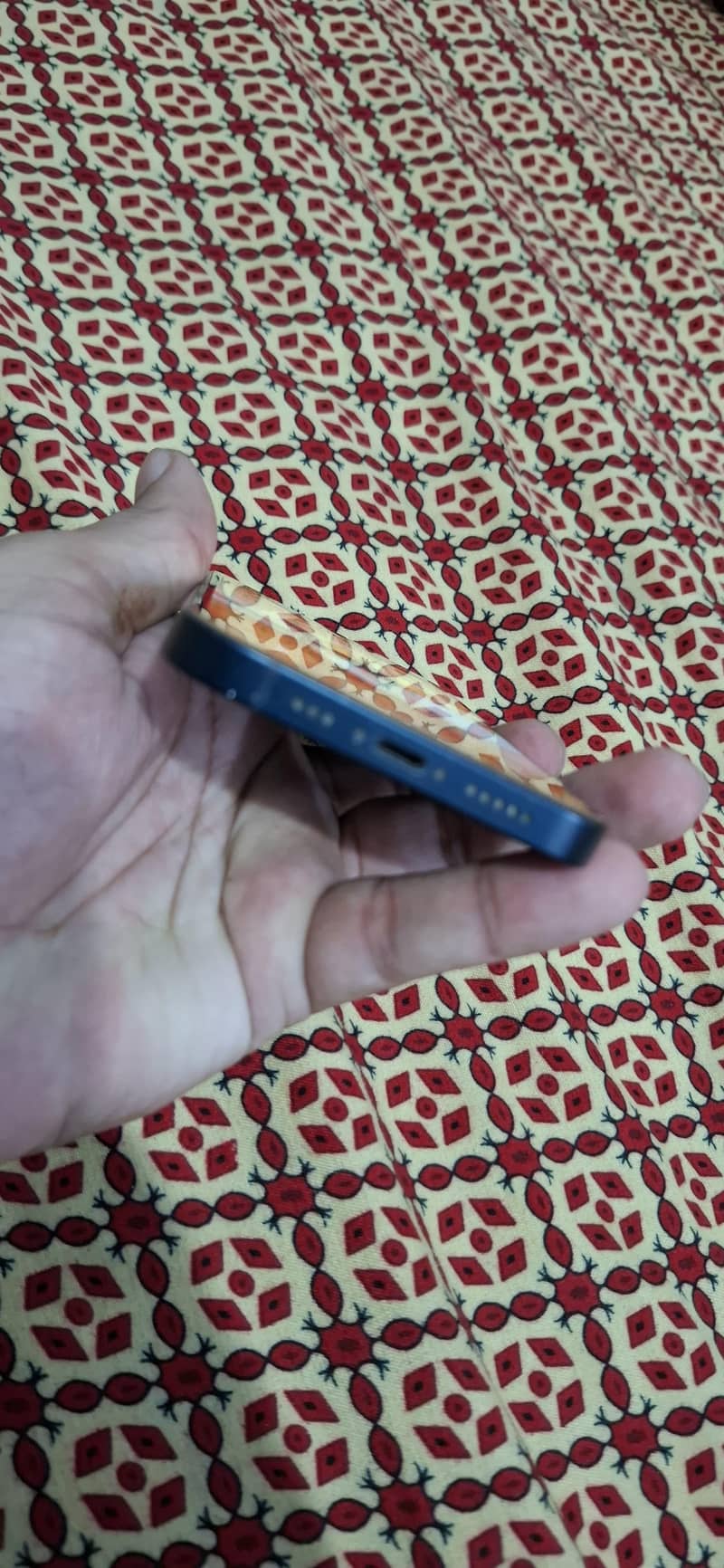 Apple iPhone 13 5