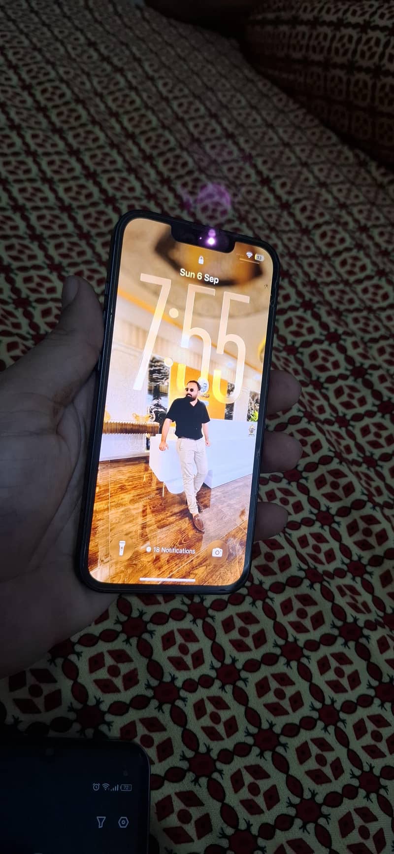 Apple iPhone 13 7
