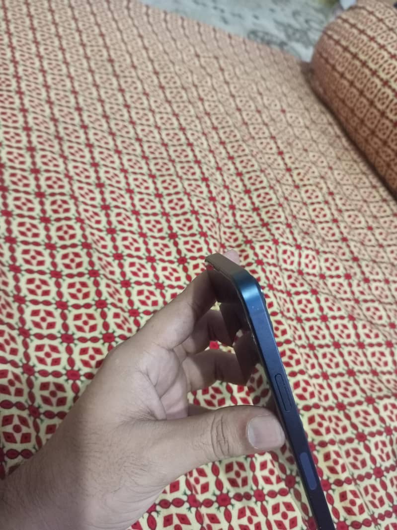 Apple iPhone 13 10