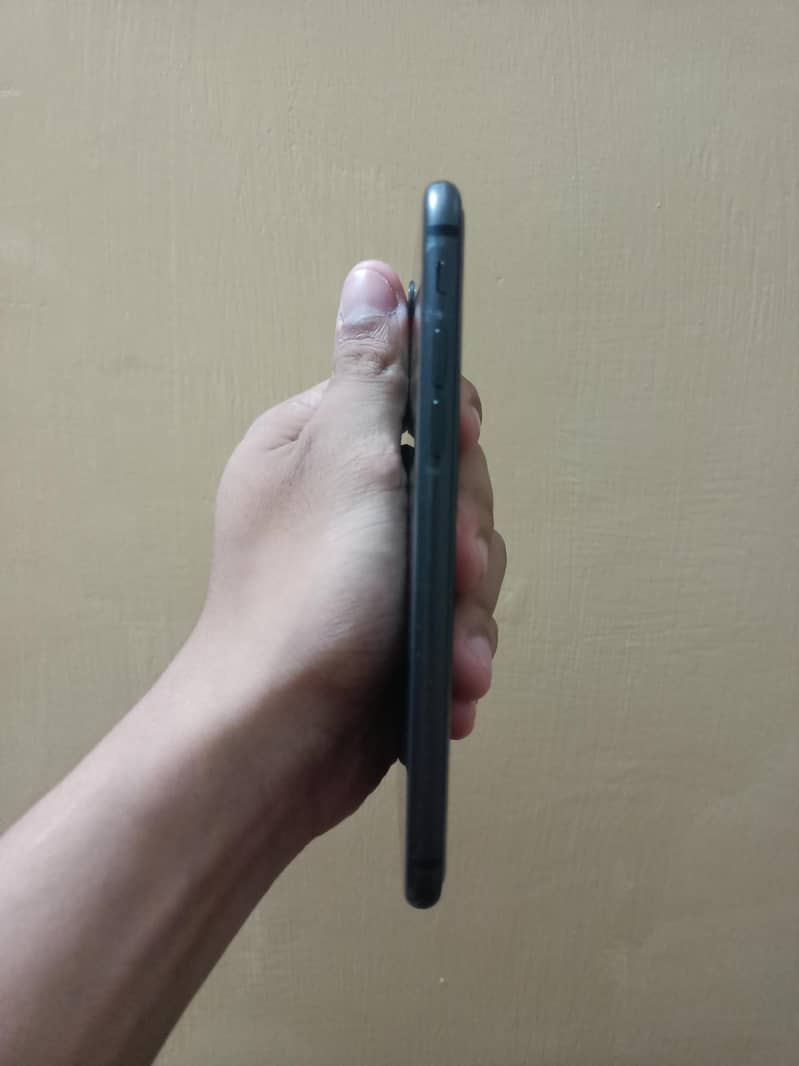 Apple iPhone 8 6