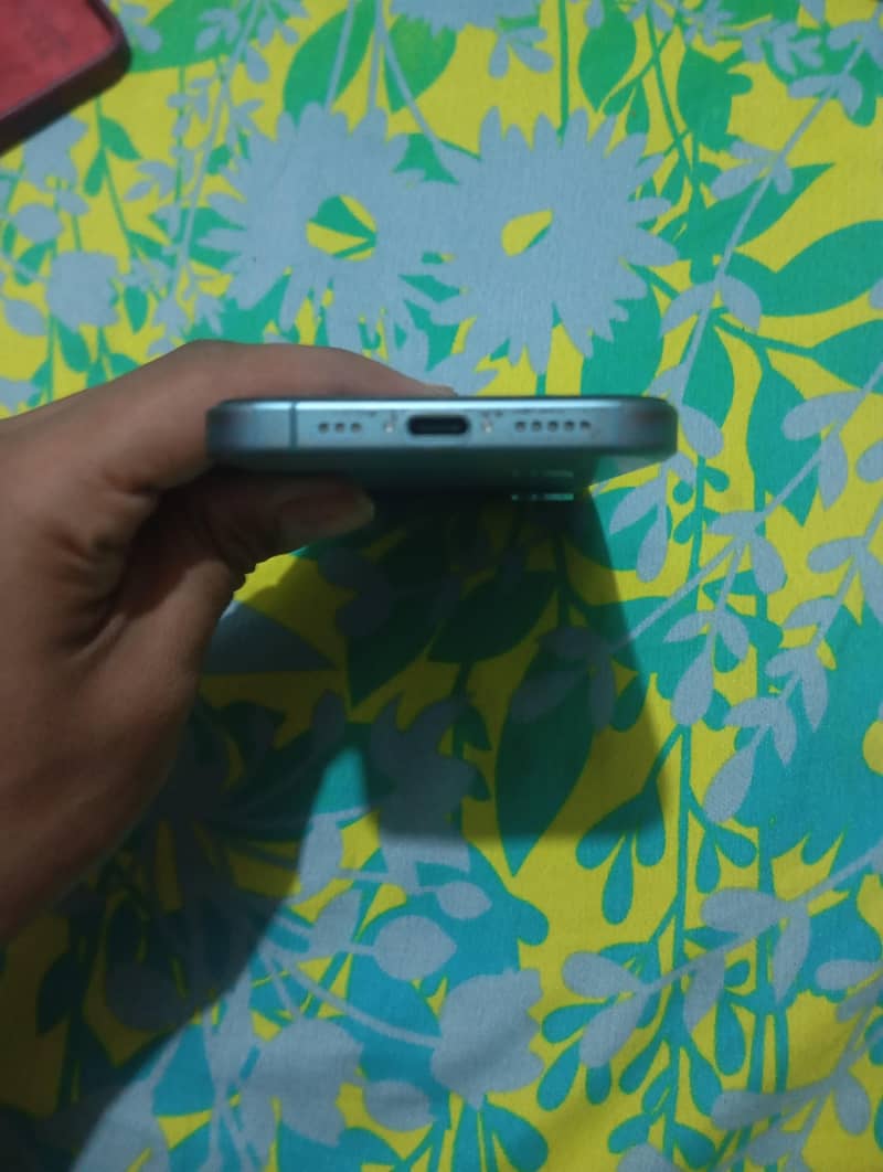 Apple iPhone 16 1