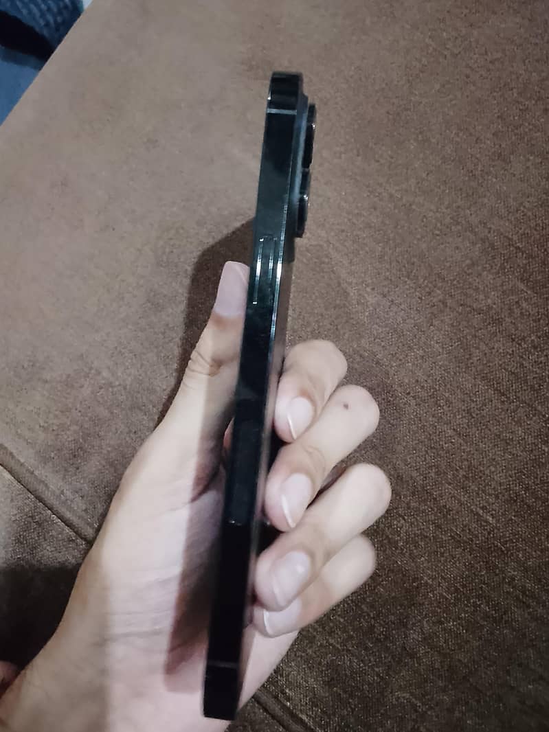 Apple iPhone 14 Pro Max 1