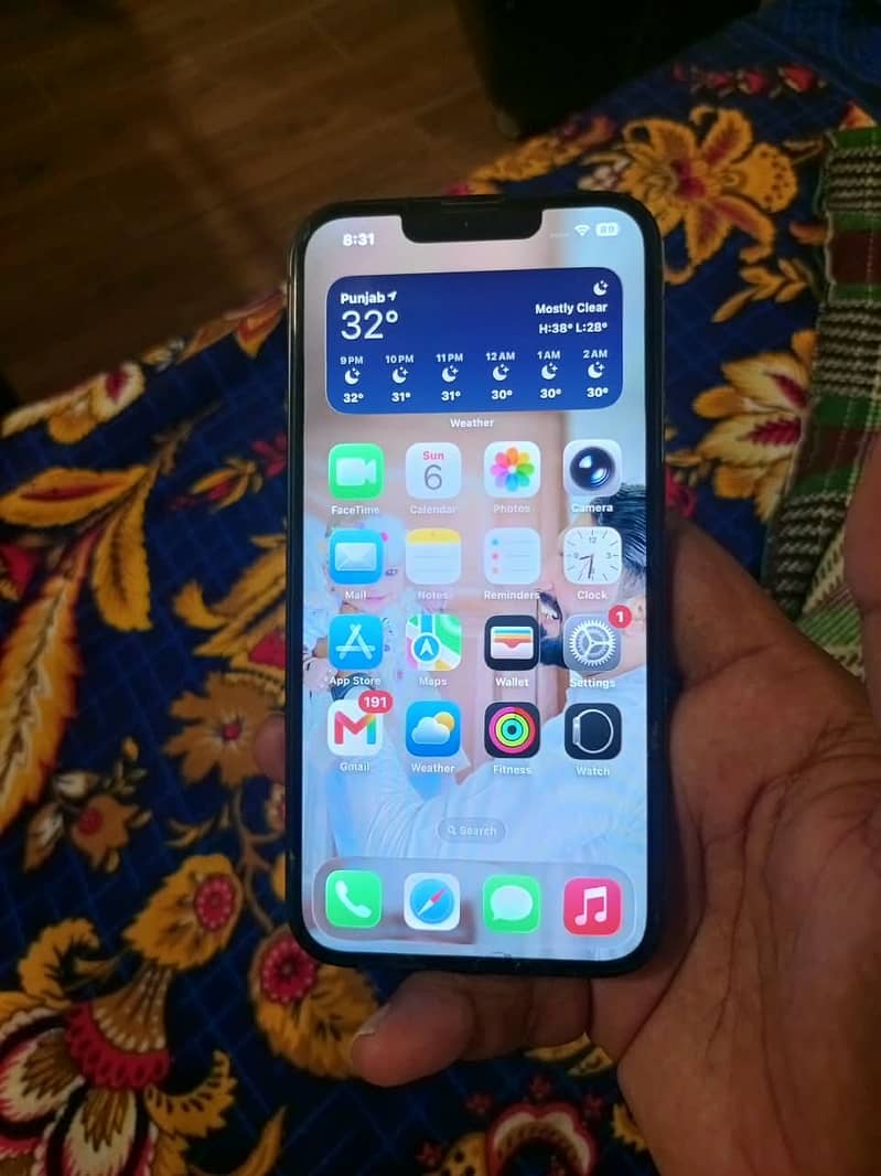 Apple iPhone 13 0