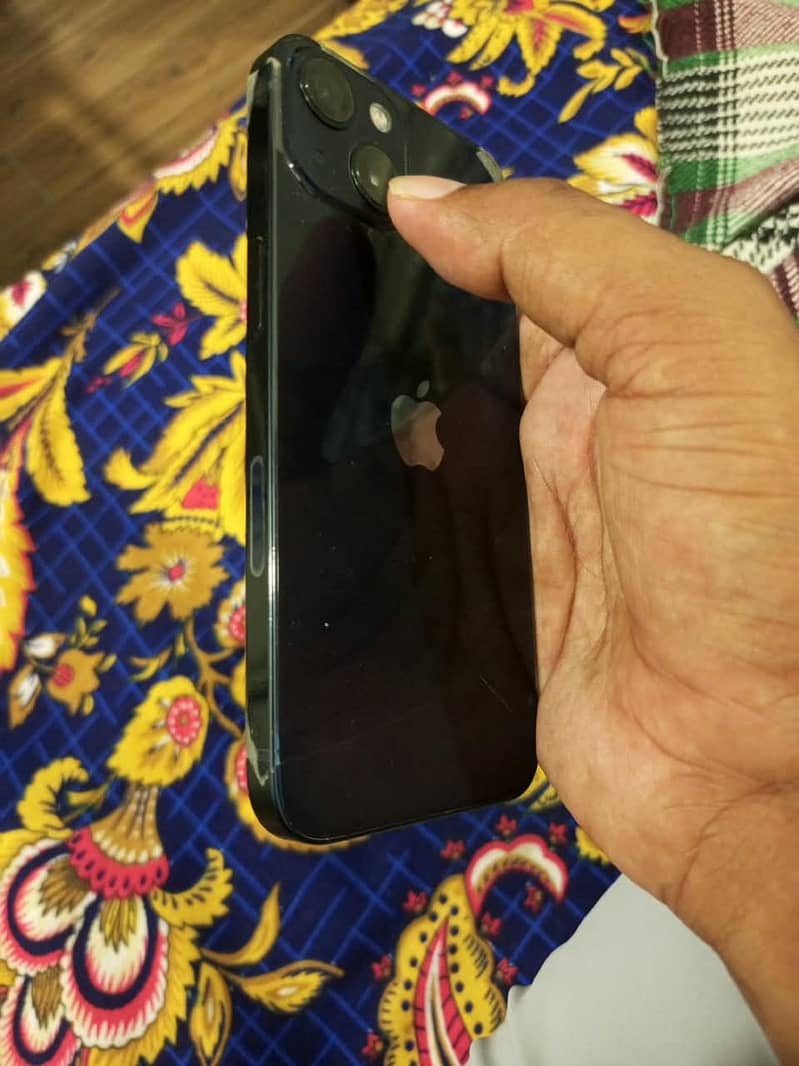 Apple iPhone 13 2