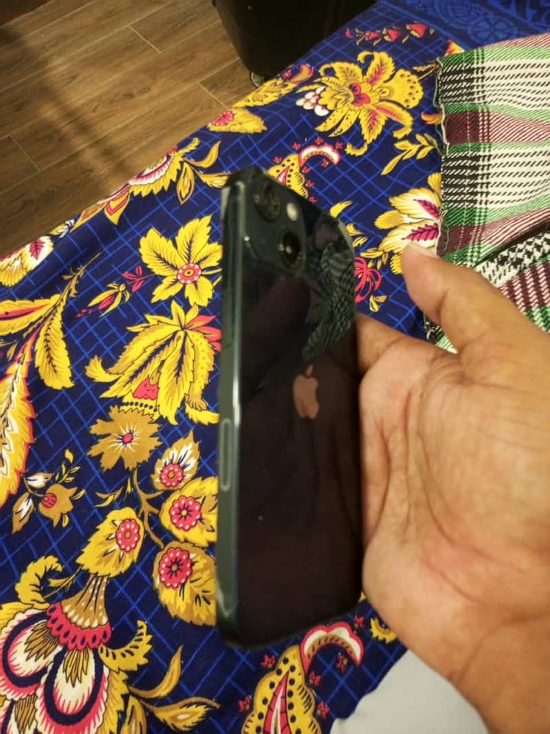 Apple iPhone 13 3