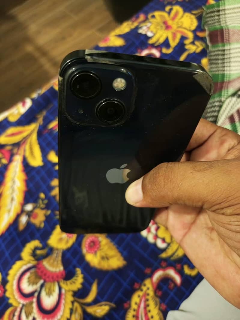 Apple iPhone 13 4