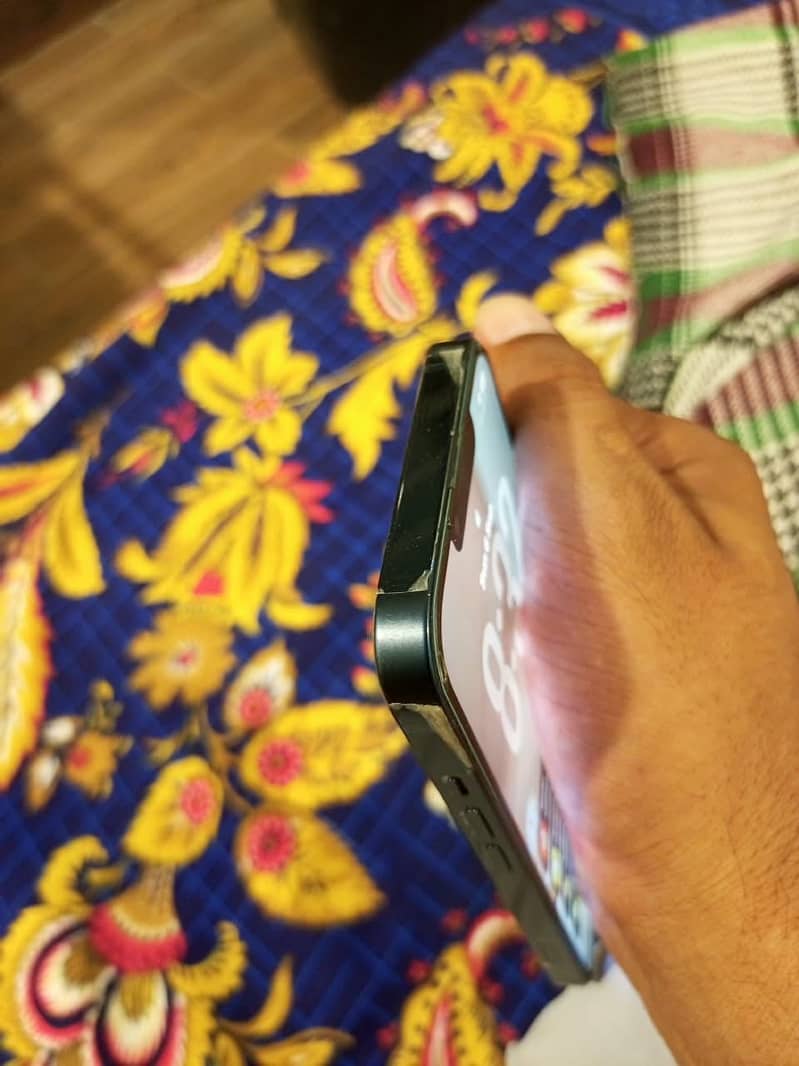 Apple iPhone 13 7
