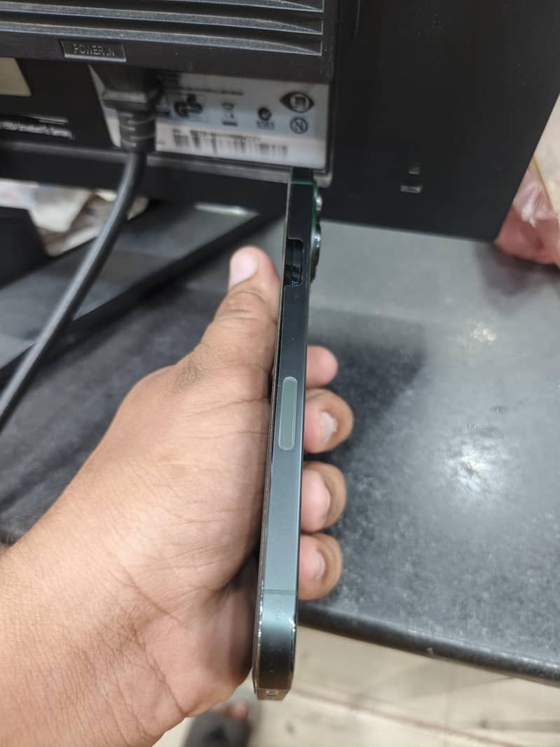 Apple iPhone 13 Pro Max 2