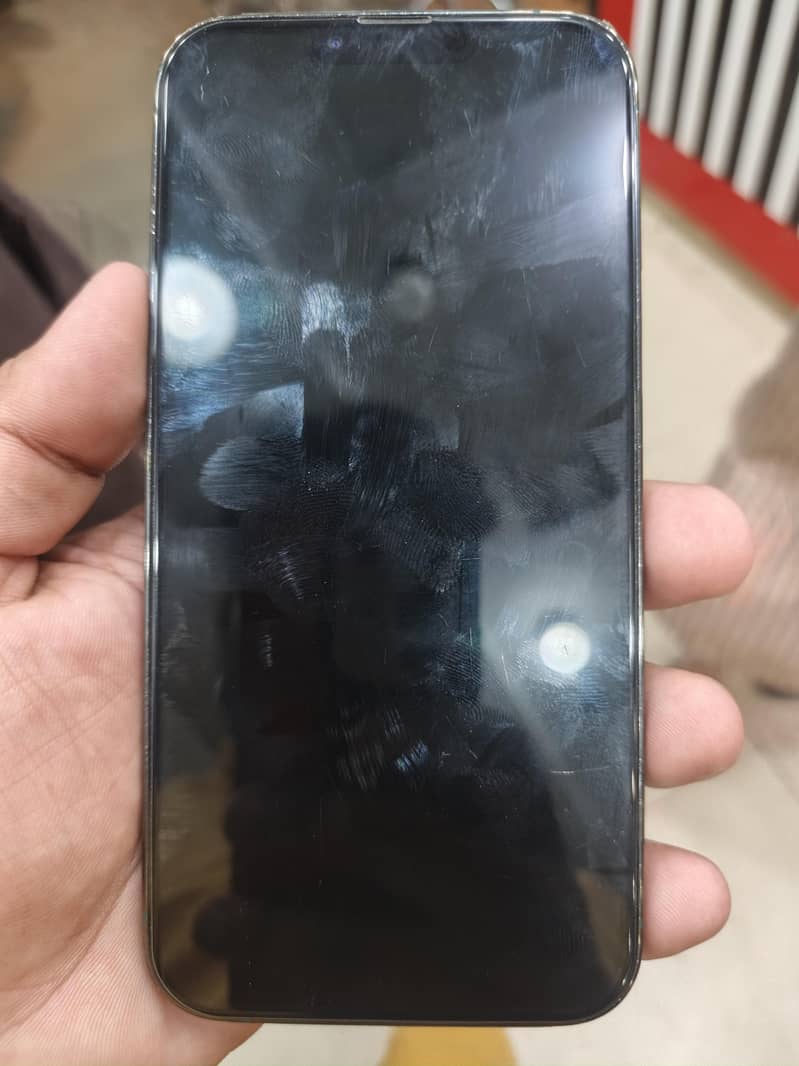 Apple iPhone 13 Pro Max 4