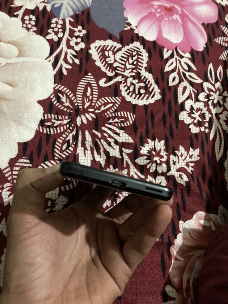 Sharp Aquos Sense 4