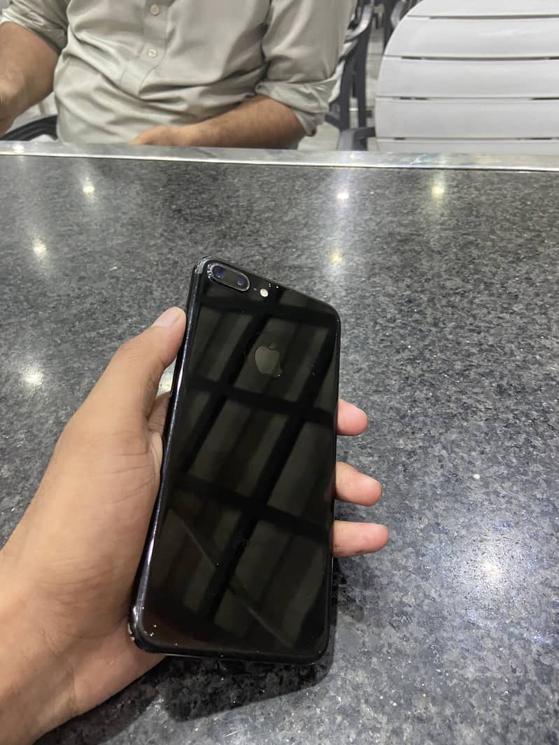 Apple iPhone 7 Plus 1