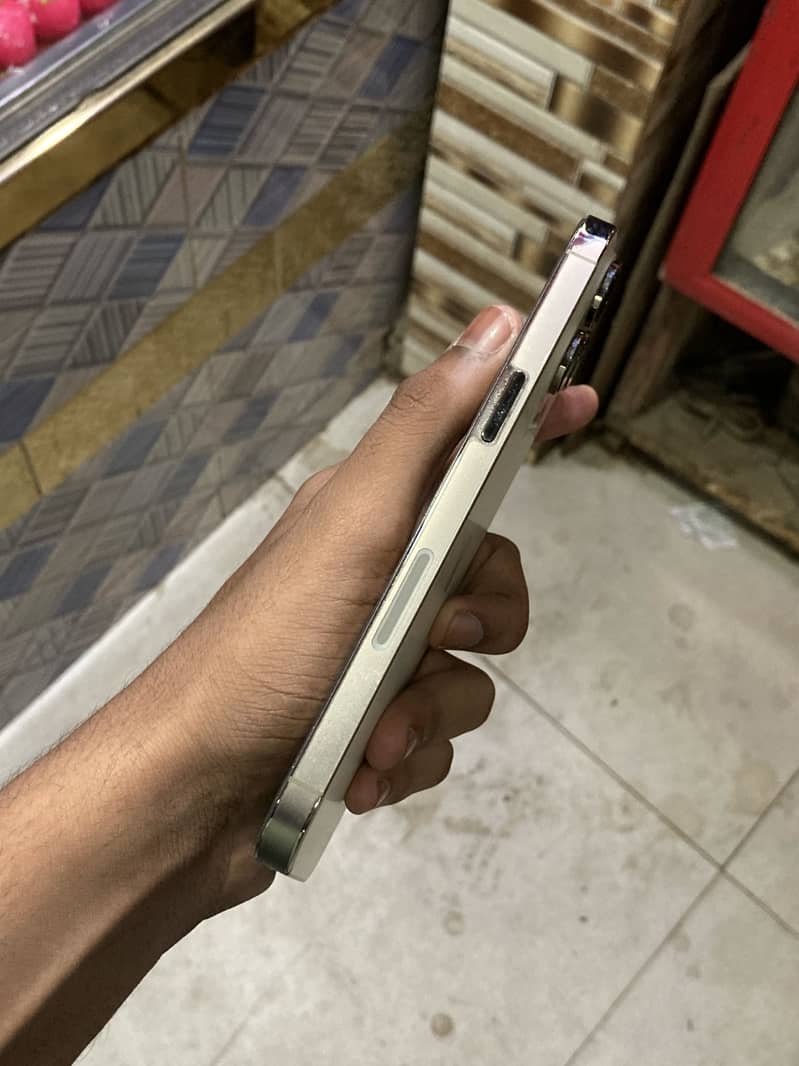 Apple iPhone 14 Pro Max 1