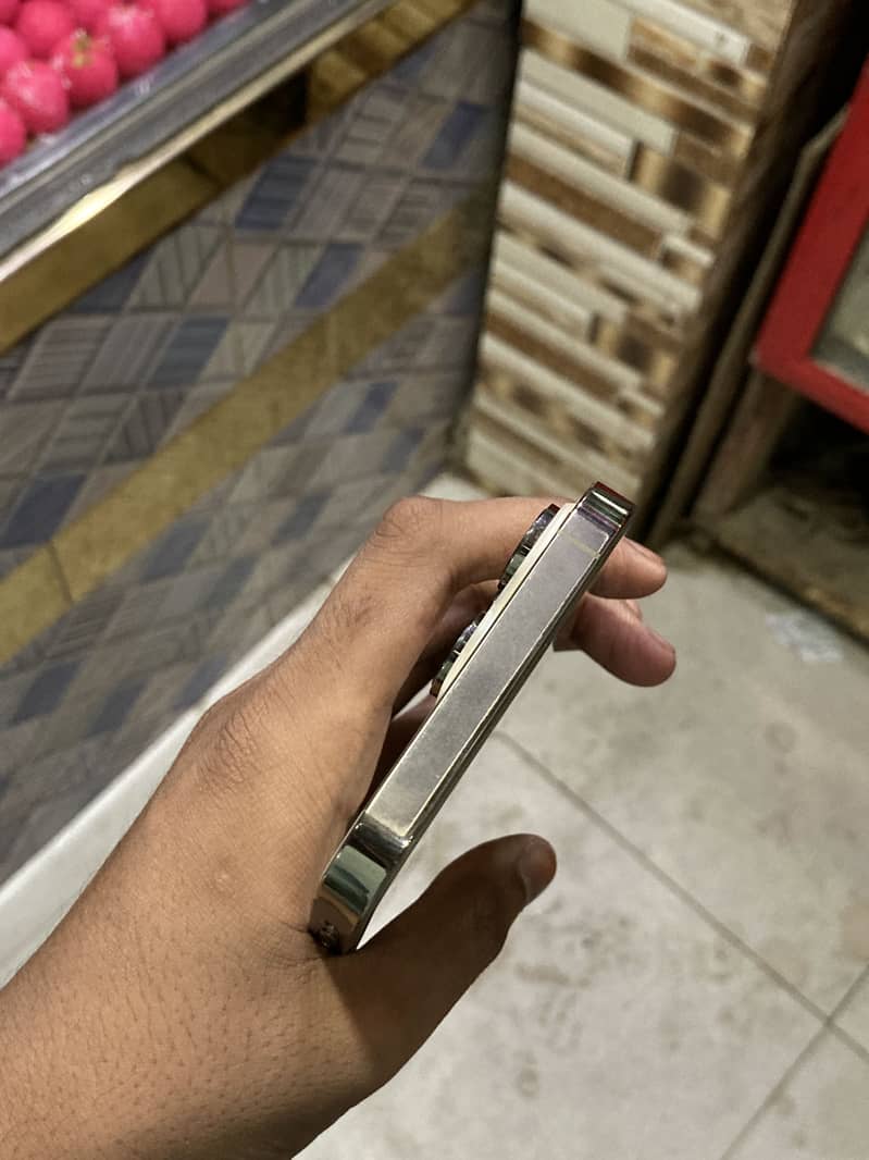 Apple iPhone 14 Pro Max 2