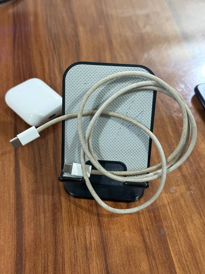 Apple Iphone 16 pro max 2