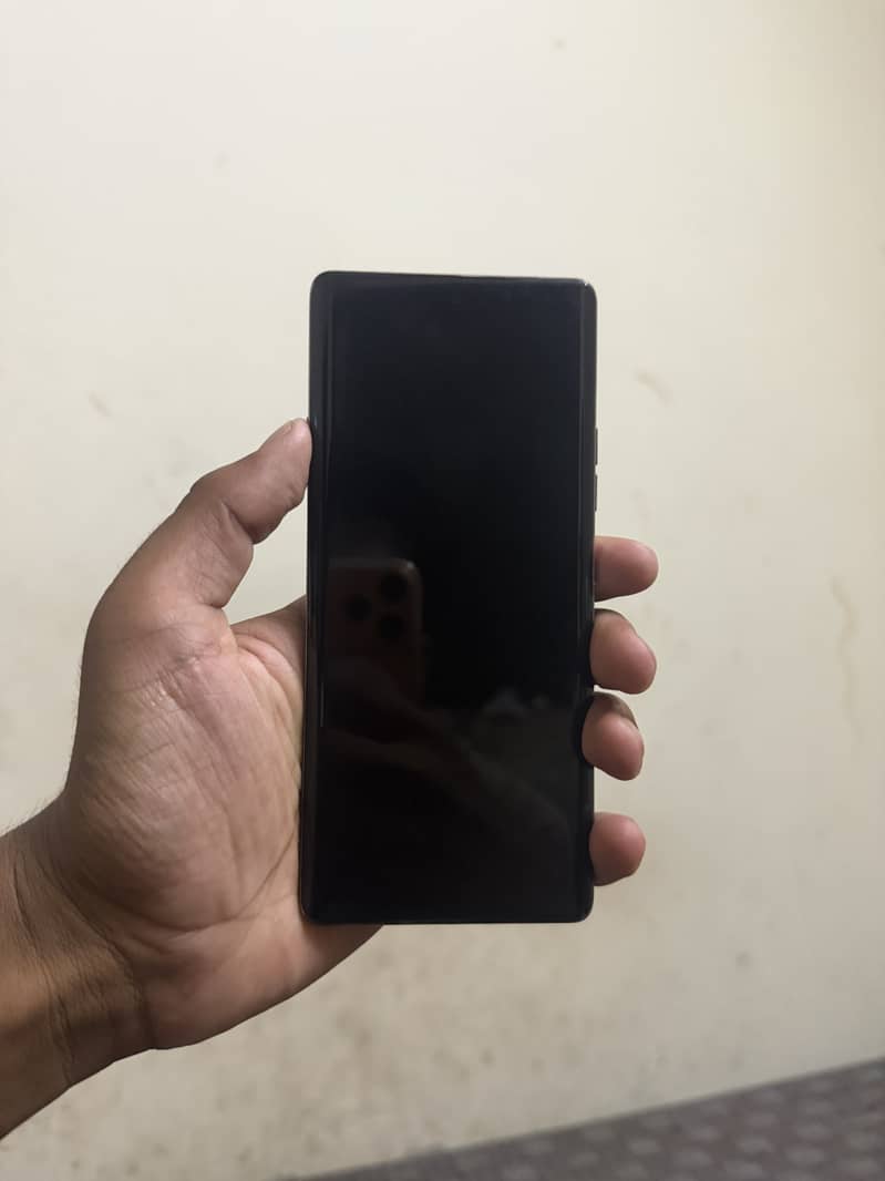 Tecno CAMON 40 Pro 1