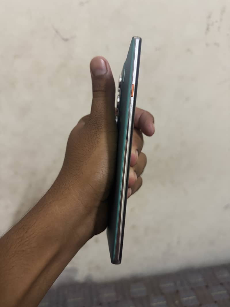Tecno CAMON 40 Pro 6
