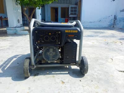 3500 Hyundai Gernetr 9/10 condition