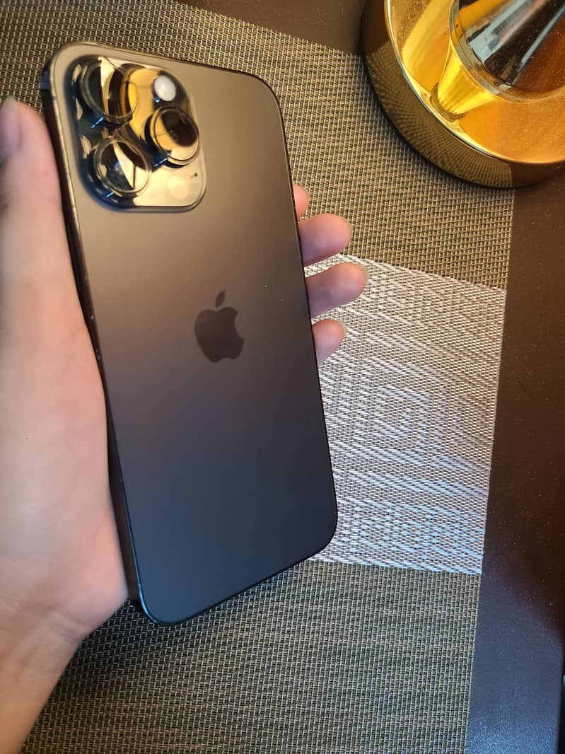 iPhone 14 Pro Max 1