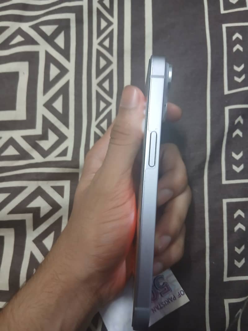 Apple iPhone 14 3