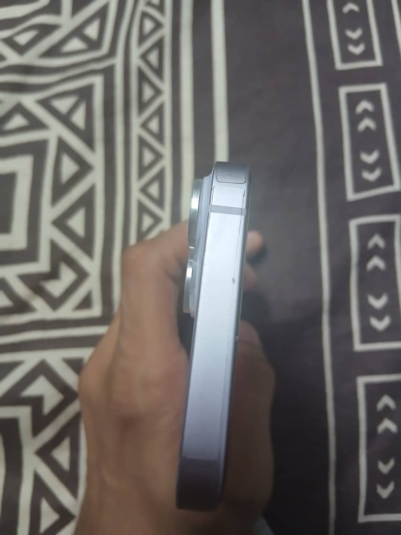 Apple iPhone 14 4