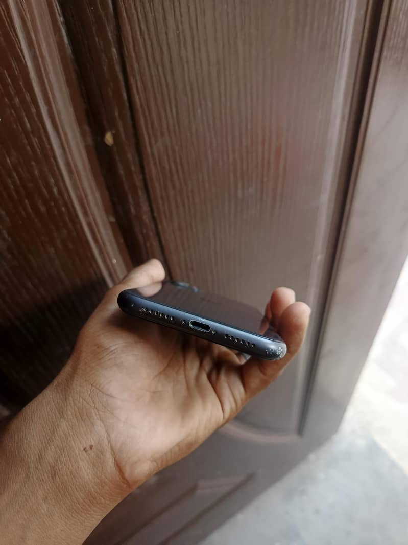 Apple iPhone 11 3