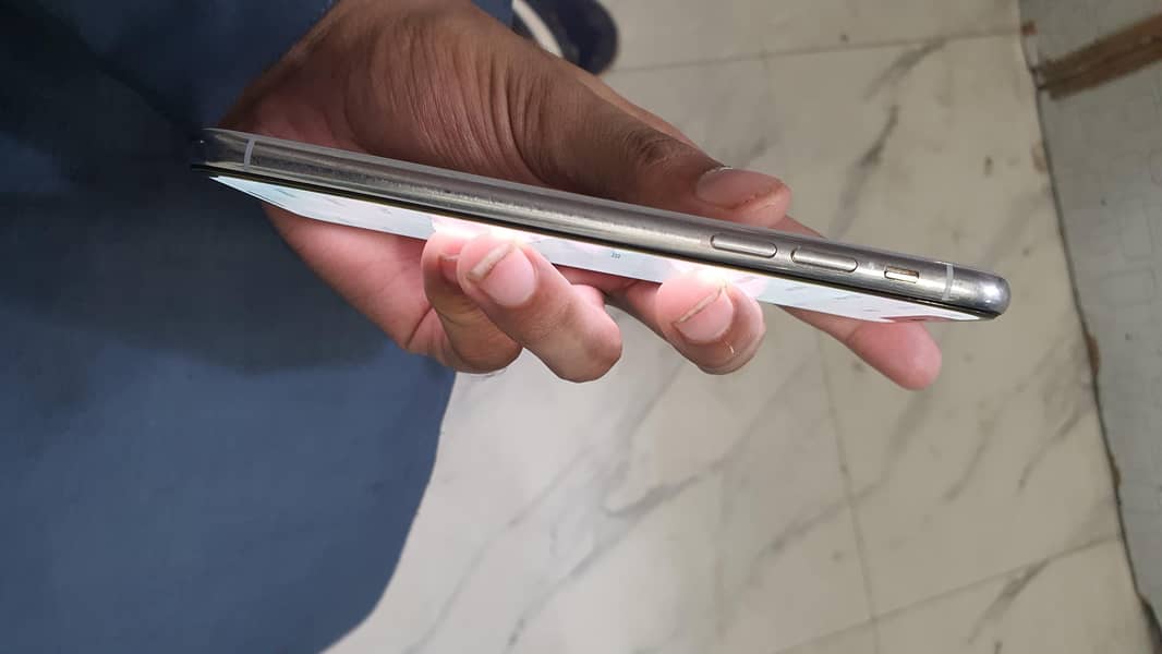 Apple iPhone X 3