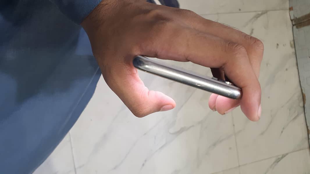 Apple iPhone X 5