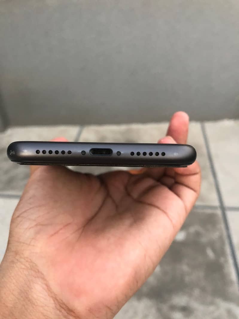 Apple iPhone 11 3