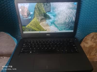 Dell laptop genetion8 icore5 8 256 touch screen