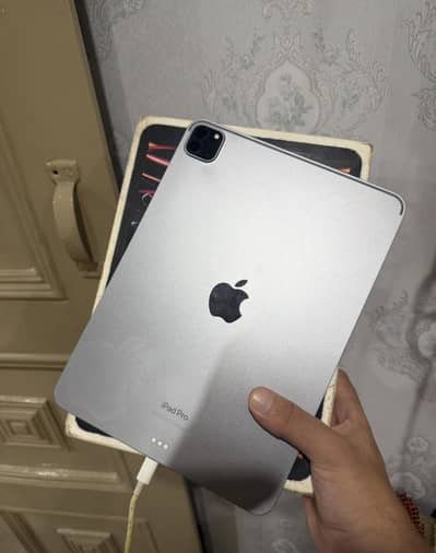 iphone pro m2 chip 256gb with box