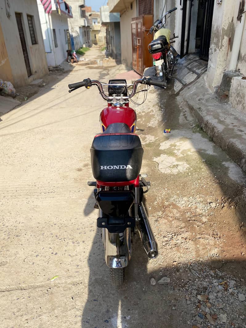 Honda CD70 3