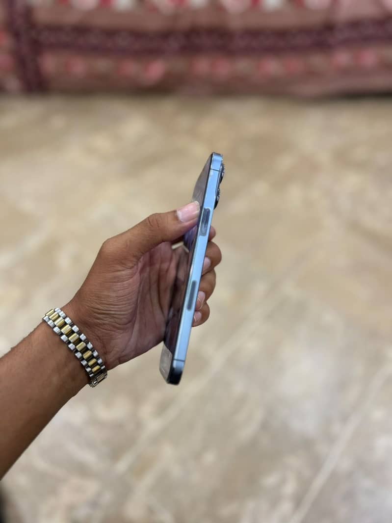 Apple iPhone 13 Pro Max 4