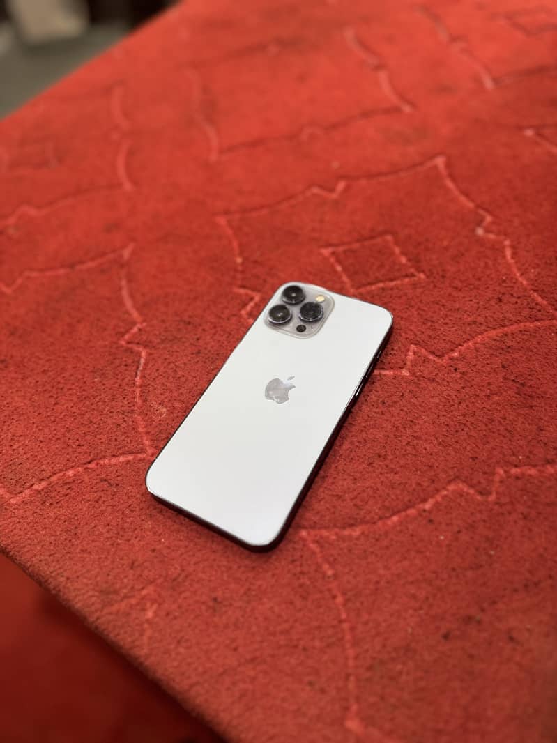 Apple iPhone 13 Pro Max 3