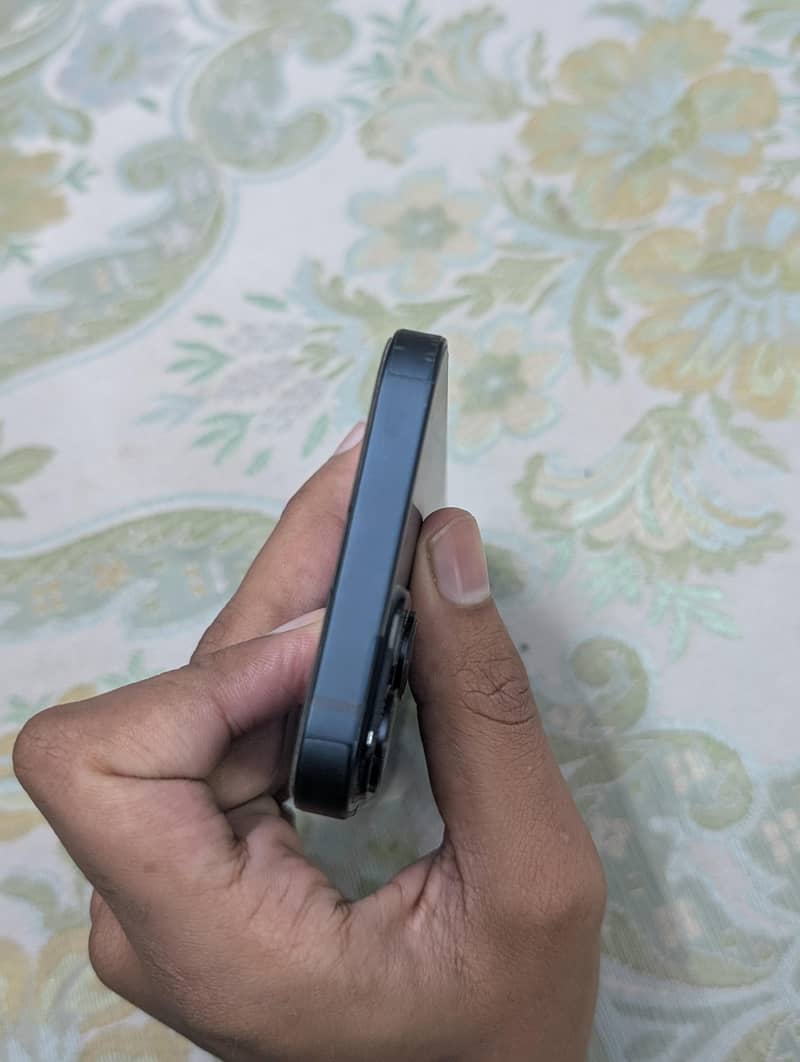 iPhone 14 3