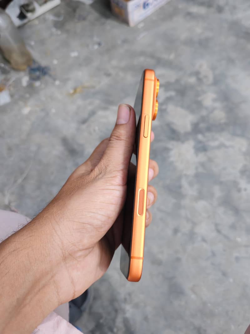 Apple iPhone 17 Pro Max 4