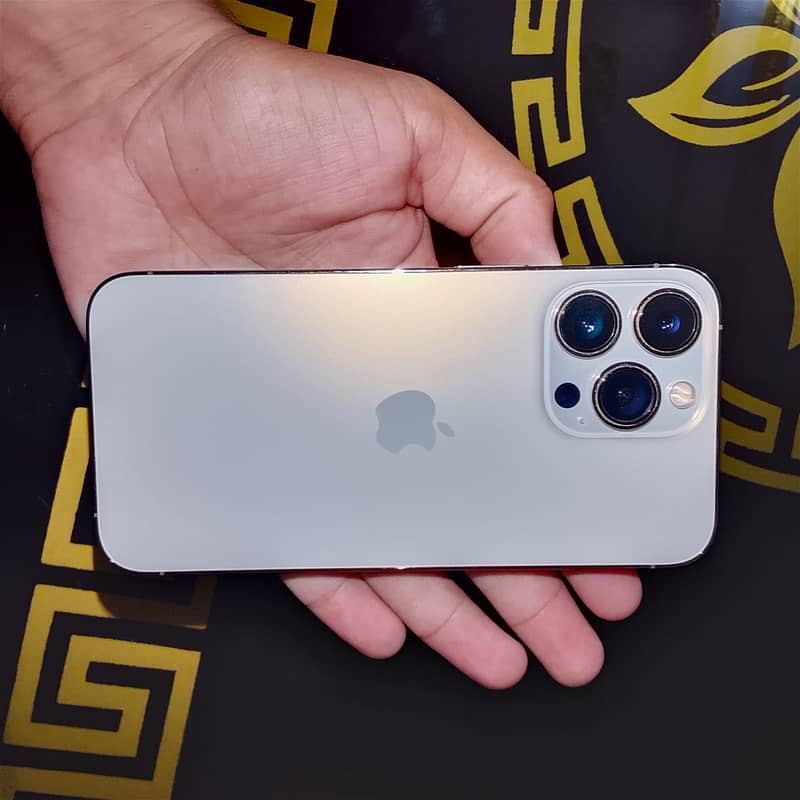 Apple iPhone 13 Pro 3