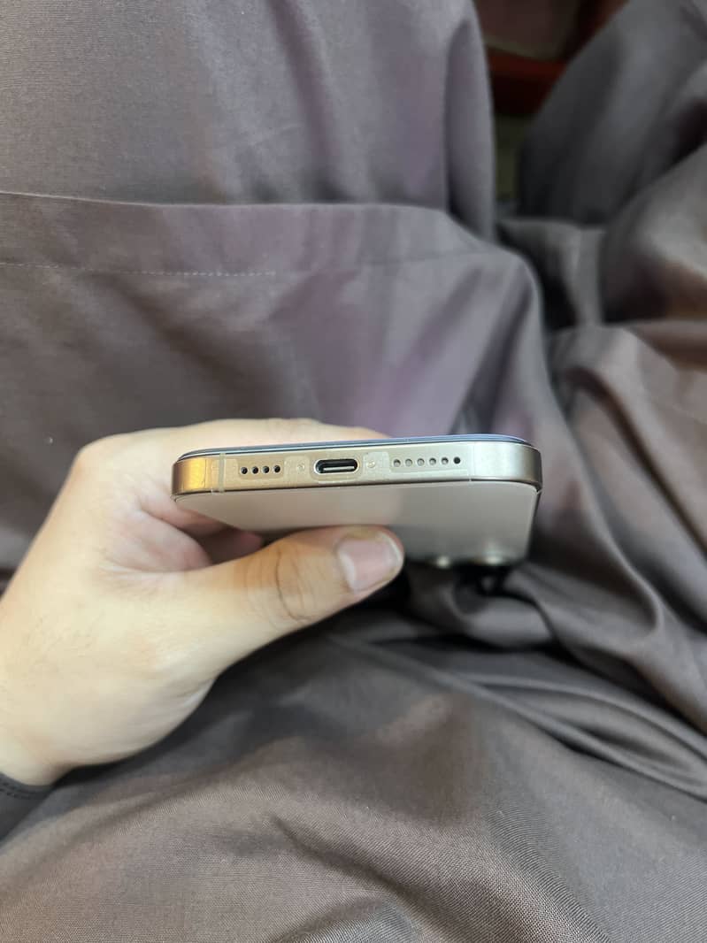 Apple iPhone 16 Pro Max 3