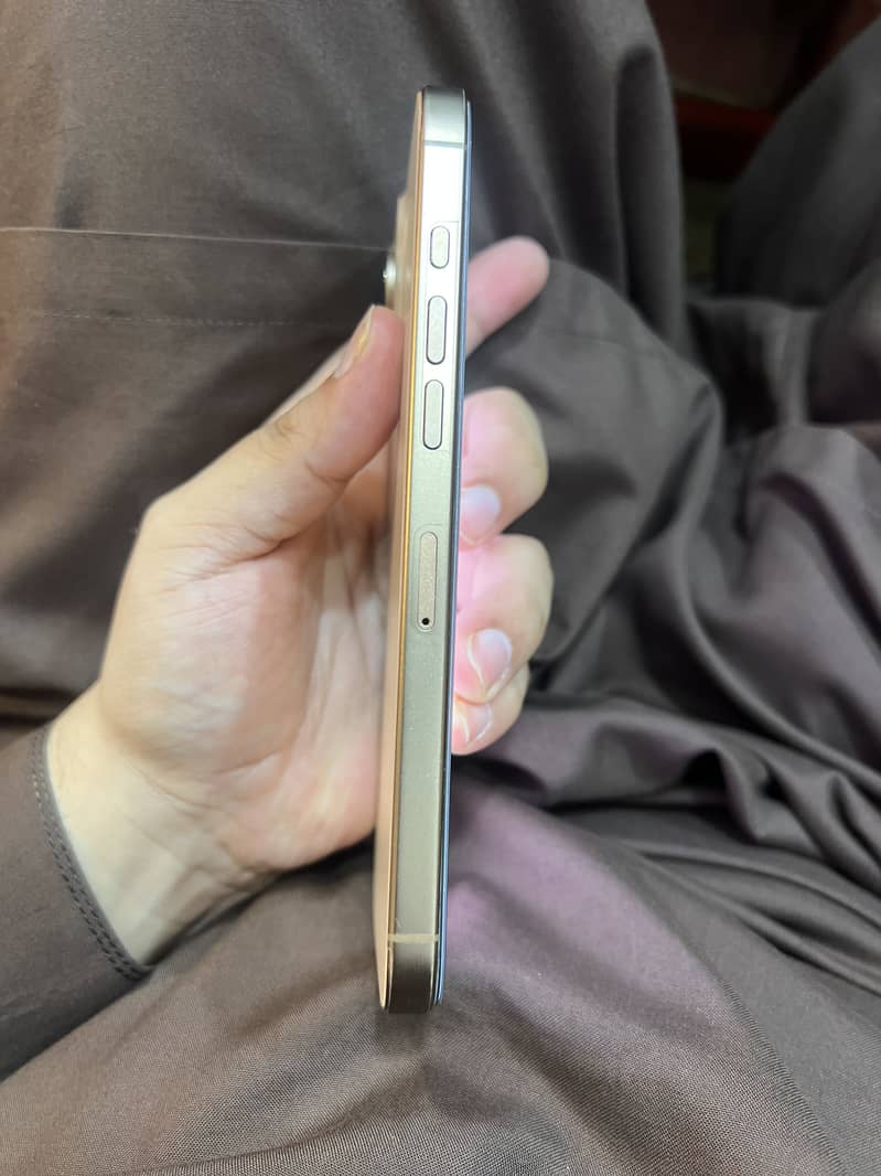 Apple iPhone 16 Pro Max 7