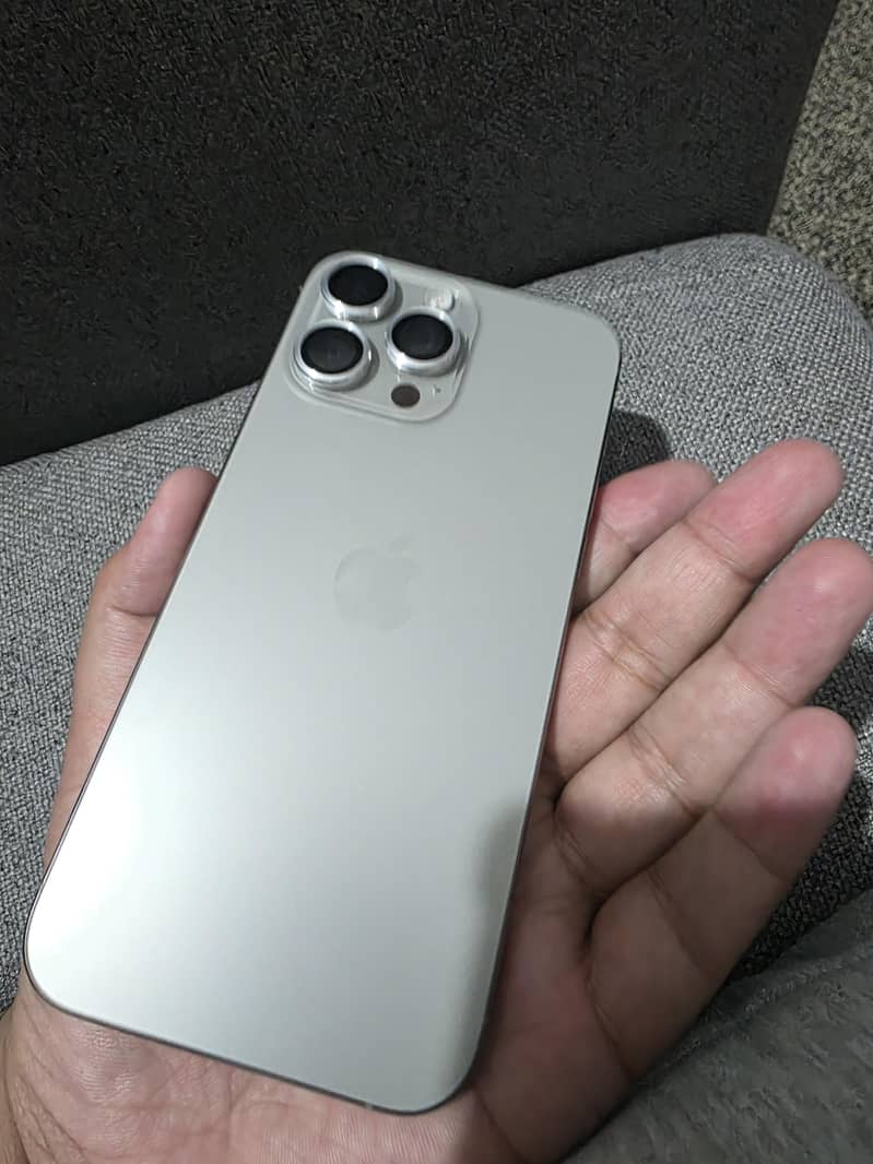 Apple iPhone 16 Pro Max 0
