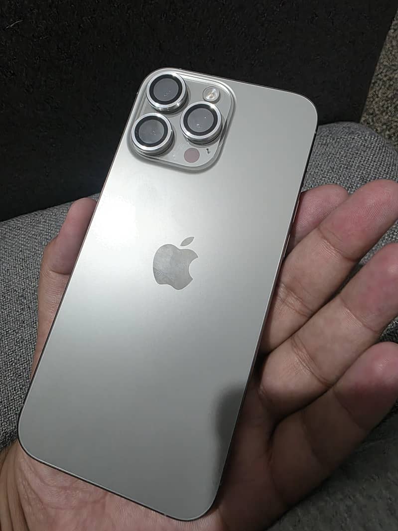 Apple iPhone 16 Pro Max 2
