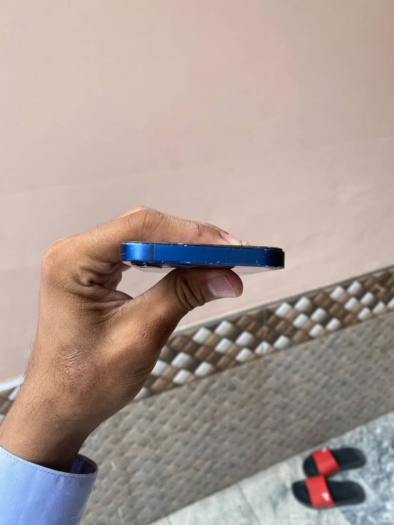 Apple iPhone 12 3