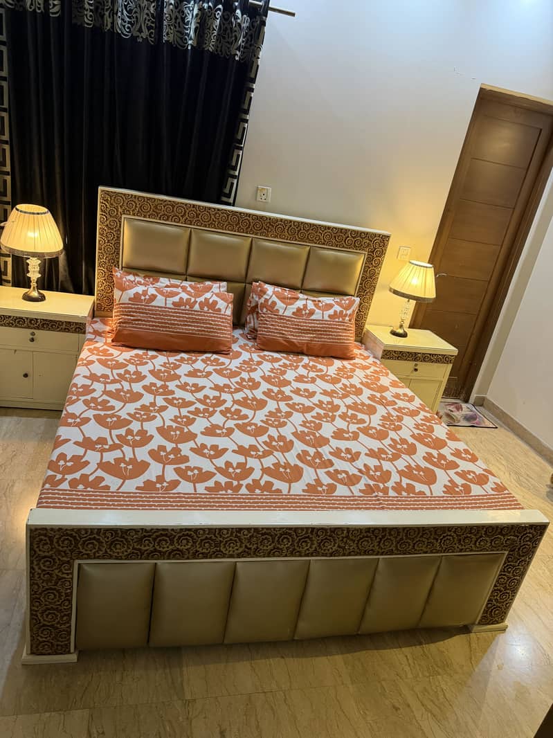 Bed bedside table, dressing table with mattress laps 1