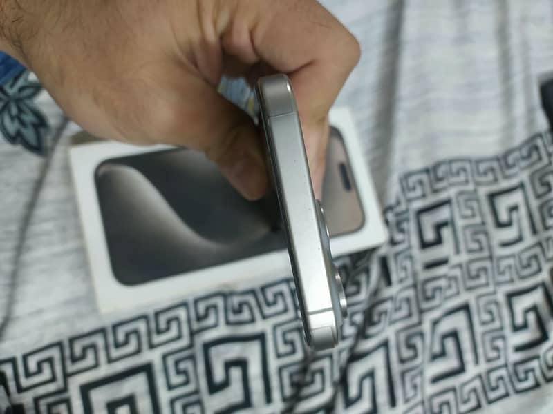 Apple iPhone 15 Pro Max 10