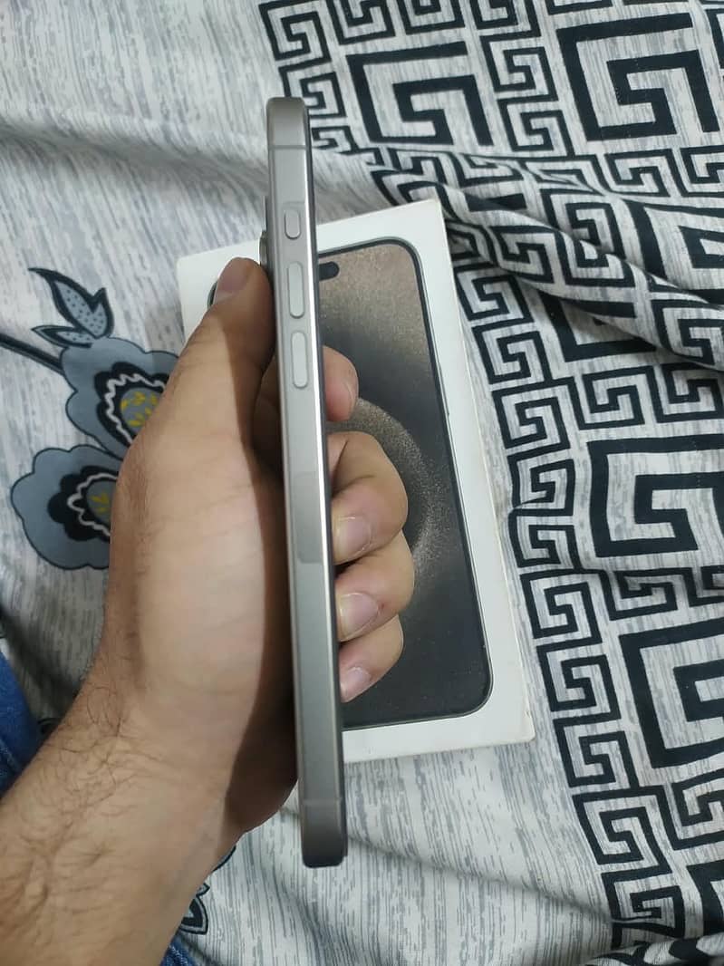 Apple iPhone 15 Pro Max 13