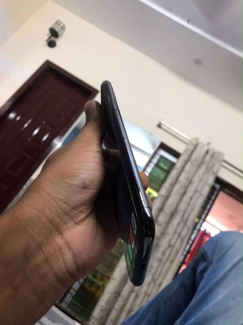 Apple iPhone 11 Pro Max 2