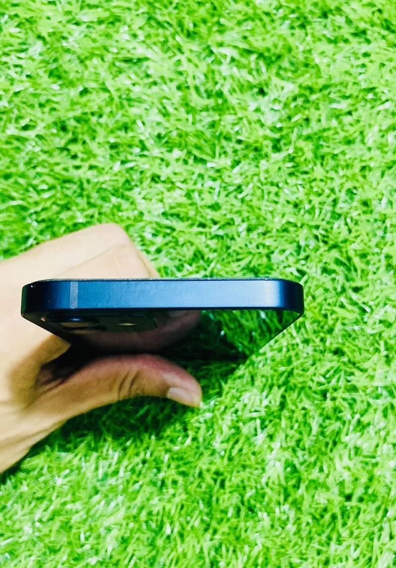 Apple iPhone 12 3