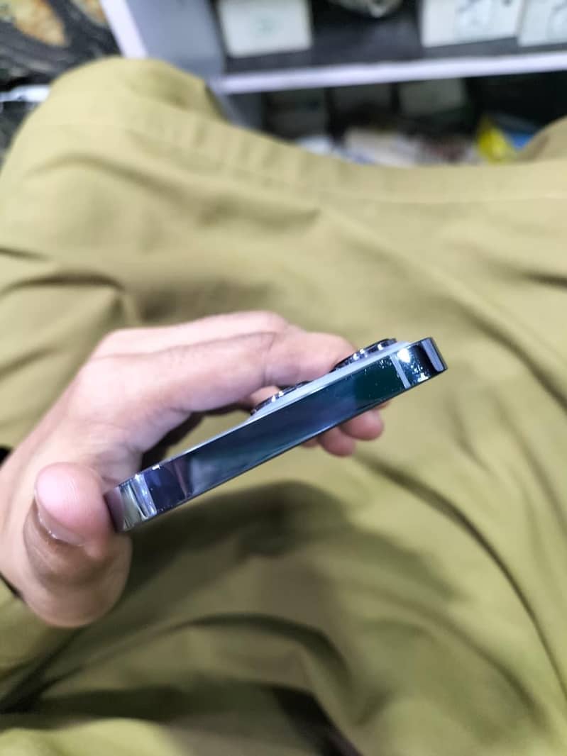 Apple iPhone 13 Pro 2