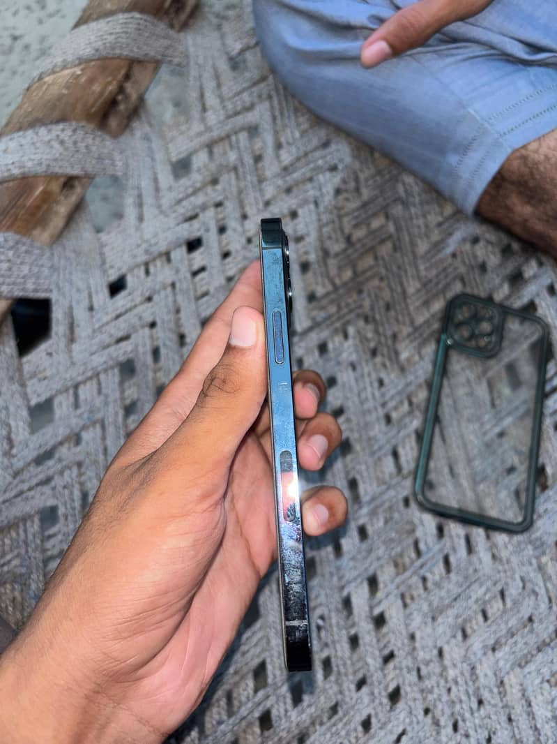 Apple iPhone 12 Pro 1